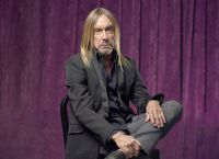 Οι σκέψεις μας είναι με την Ουκρανία λέει ο Iggy Pop, καθώς οι ηθοποιοί αποχωρούν από το φεστιβάλ της Μόσχας
