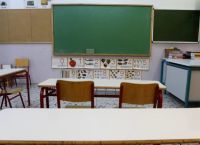 Τέλος ο «μαυροπίνακας», 148 εκατ. ευρώ για διαδραστικούς πίνακες στα σχολεία – Κεραμέως: «Η Παιδεία αλλάζει»