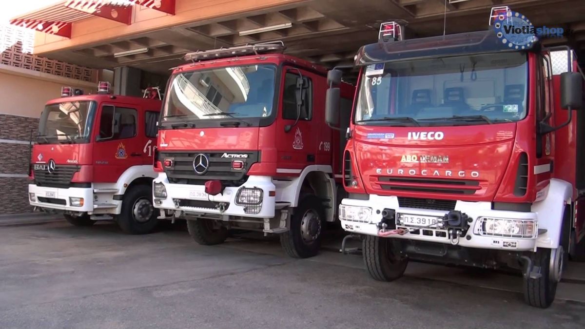 Φωτιά τώρα: Υπό έλεγχο η πυρκαγιά σε αποθηκευτικό χώρο στου Ρέντη