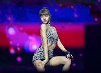 Rapper Lisa: Η influencer με τους εκατομμύρια followers που έχει χρυσούς χορηγούς Bulgari, Adidas, Celine Rapper Lisa: Η influencer με τους εκατομμύρια followers που έχει χρυσούς χορηγούς Bulgari, Adidas, Celine