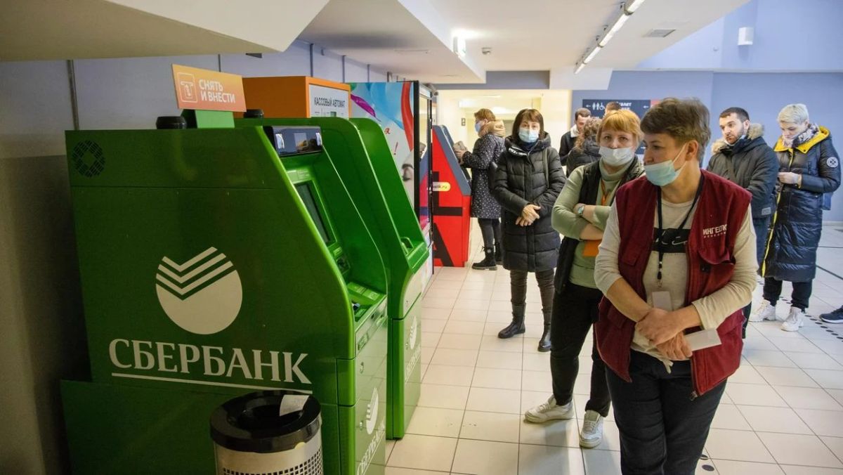 Πόλεμος στην Ουκρανία: Τέλος η πώληση ξένων νομισμάτων στη Ρωσία