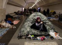 Ουκρανία: 15.000 κάτοικοι βρίσκουν καταφύγιο στα μετρό του Κιέβου [pics]