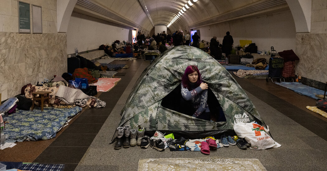 Ουκρανία: 15.000 κάτοικοι βρίσκουν καταφύγιο στα μετρό του Κιέβου [pics]