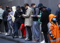 Κορωνοϊός: Η έξαρση [κόντρα] στη χαλάρωση…