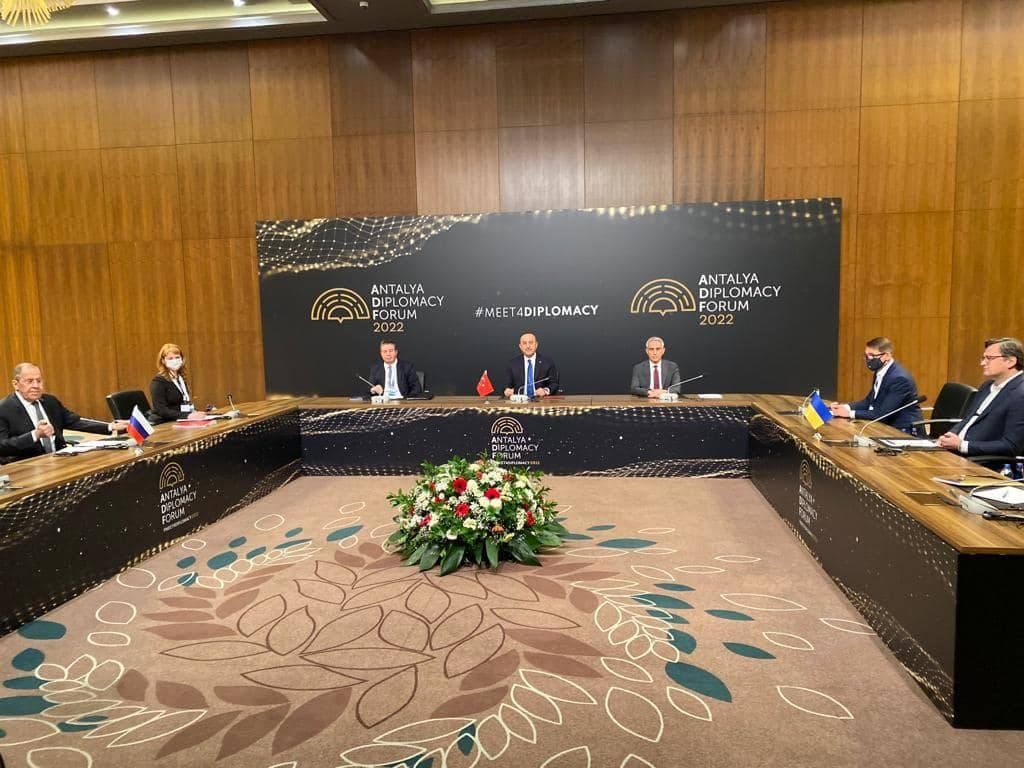 Αττάλεια: Ξεκίνησε η συνάντηση Λαβρόφ – Κουλέμπα