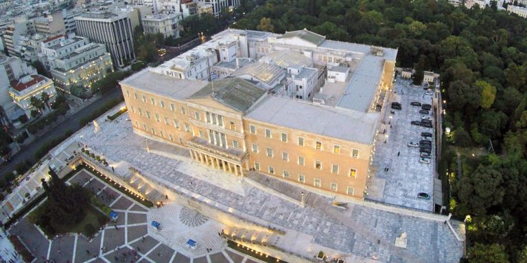 Message of peace for Ukraine with 13,600 flowers in Syntagma square