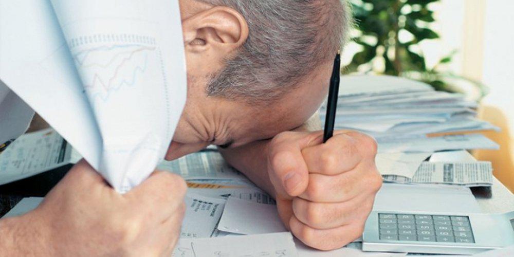 Χρέη στην Εφορία: «Ζωντανεύει» ο εφιάλτης της νέας γενιάς ληξιπρόθεσμων οφειλών