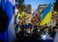 Μεγάλη συγκέντρωση στο Σύνταγμα κατά της ρωσικής εισβολής στην Ουκρανία