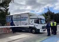 Δουβλίνο: Φορτηγό έπεσε στην πύλη της ρωσικής πρεσβείας