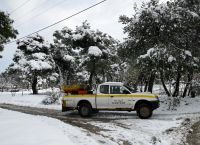 Χιόνια στην Αττική: Ποιοι δρόμοι είναι ήδη κλειστοί – Πού χρειάζονται αλυσίδες