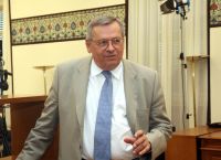 Στέφανος Μάνος: Ιστορική ατιμία να μην στείλουμε αμυντικό υλικό στην Ουκρανία