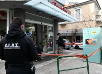 Ληστεία σε χρηματαποστολή στο Παγκράτι: Κατέβασαν γυναίκα οδηγό από αυτοκίνητο και διέφυγαν