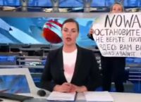 Ρωσία: Αντιπολεμικό μήνυμα στον “αέρα” της δημόσιας τηλεόρασης Ρωσία: Αντιπολεμικό μήνυμα στον “αέρα” της δημόσιας τηλεόρασης