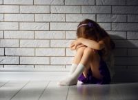 Θεσσαλονίκη: Στη φυλακή 53χρονος που ομολόγησε ότι κακοποιούσε σεξουαλικά την 12χρονη κόρη της συντρόφου του
