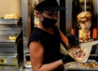 Ακρίβεια: Το σουβλάκι “καλπάζει” στα 4 ευρώ