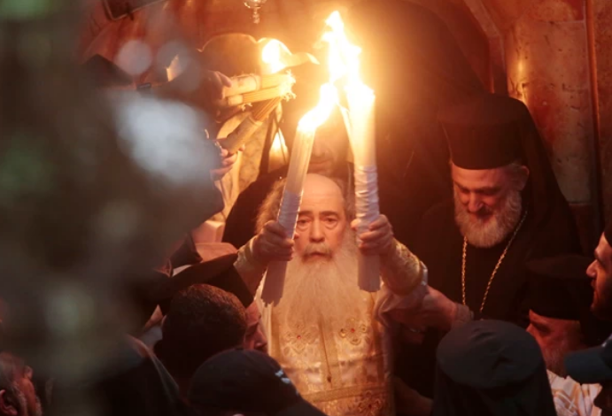 Στην Αθήνα το απόγευμα το Άγιο Φως