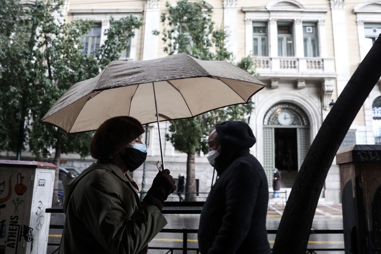 Καιρός: Επιδείνωση με βροχές και πτώση θερμοκρασίας