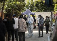 «Μήπως υπάρχει κάτι που δεν ξέρουμε στη Σανγκάη;» «Μήπως υπάρχει κάτι που δεν ξέρουμε στη Σανγκάη;»