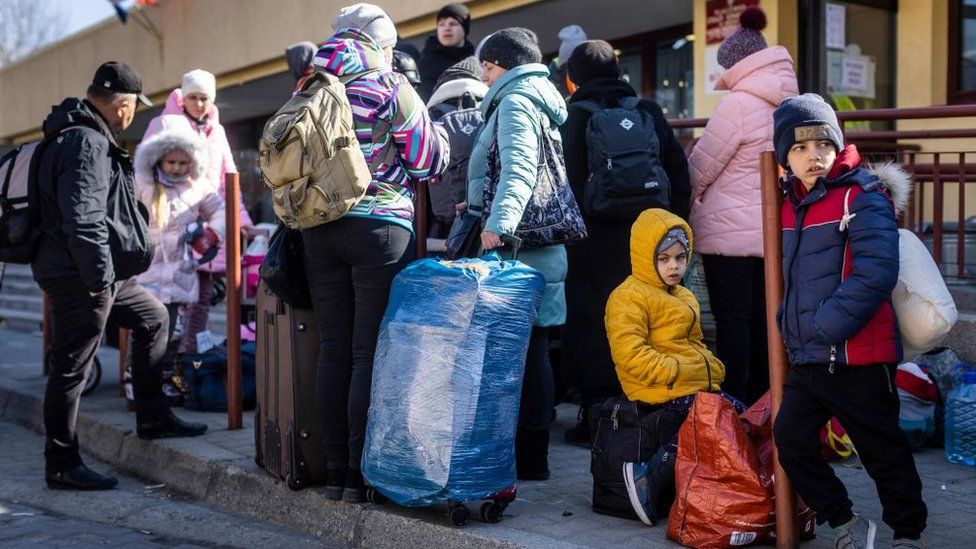 Τέσσερα λεωφορεία με αμάχους αναχώρησαν από την Μαριούπολη