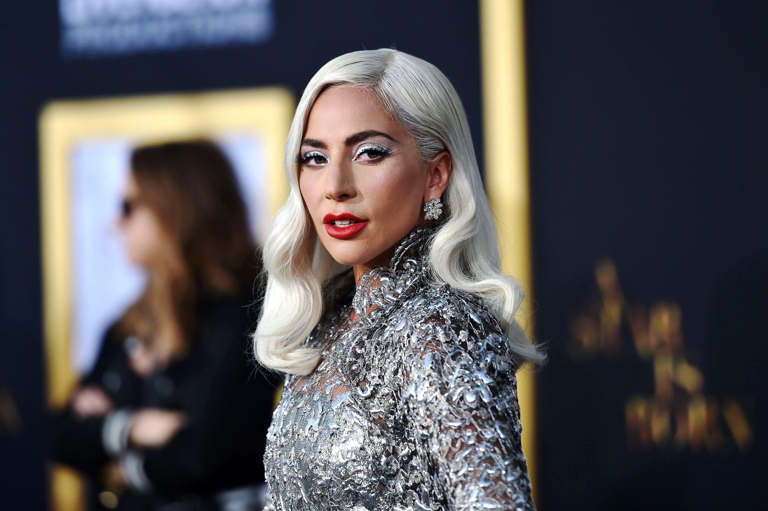 Η Lady Gaga αγκαλιάζει τη φυσική της πλευρά και μας δείχνει πως είναι χωρίς μακιγιάζ