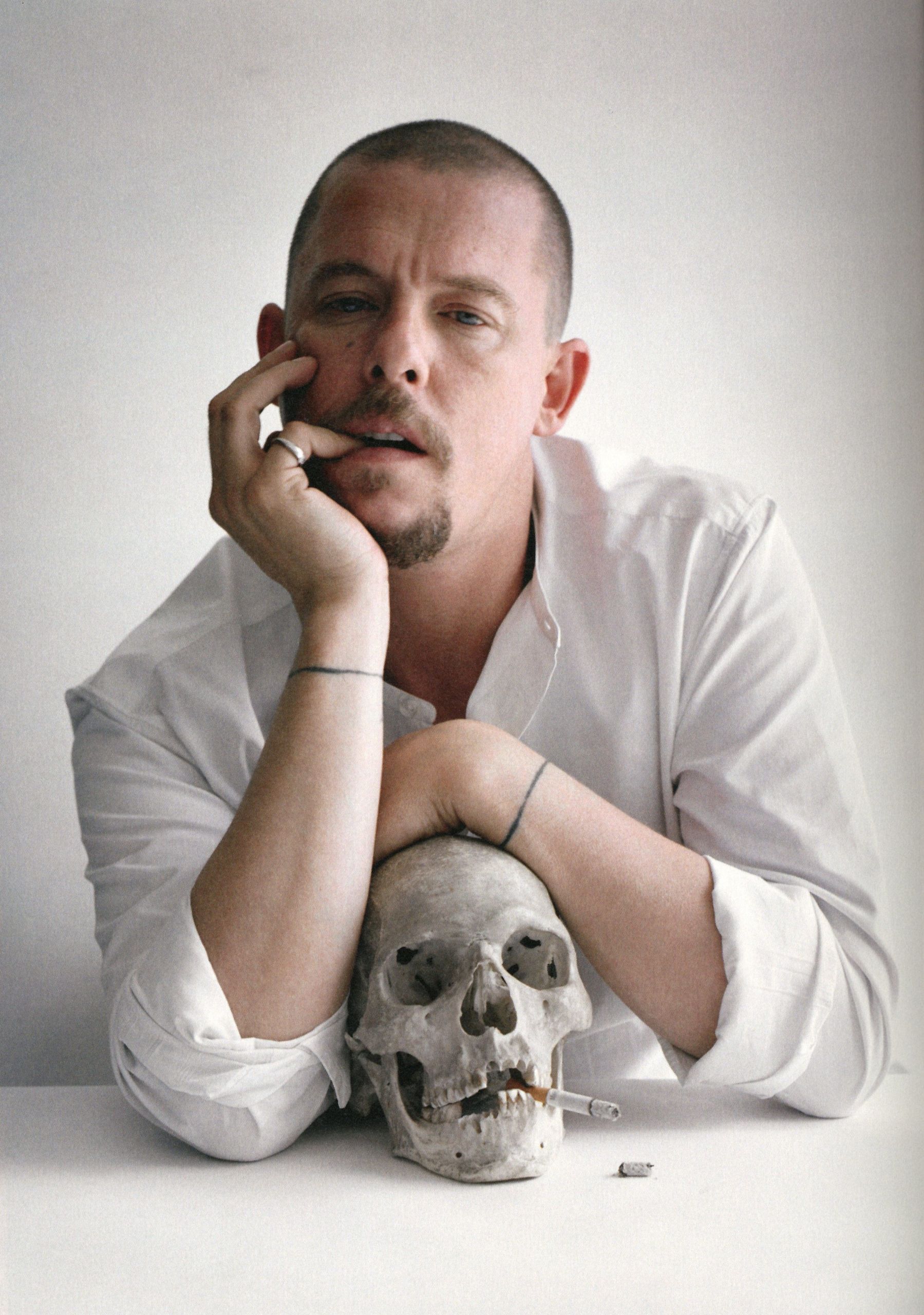 Alexander McQueen: Σε  δημοπρασία το βιογραφικό του όσο έψαχνε οίκο να εργαστεί