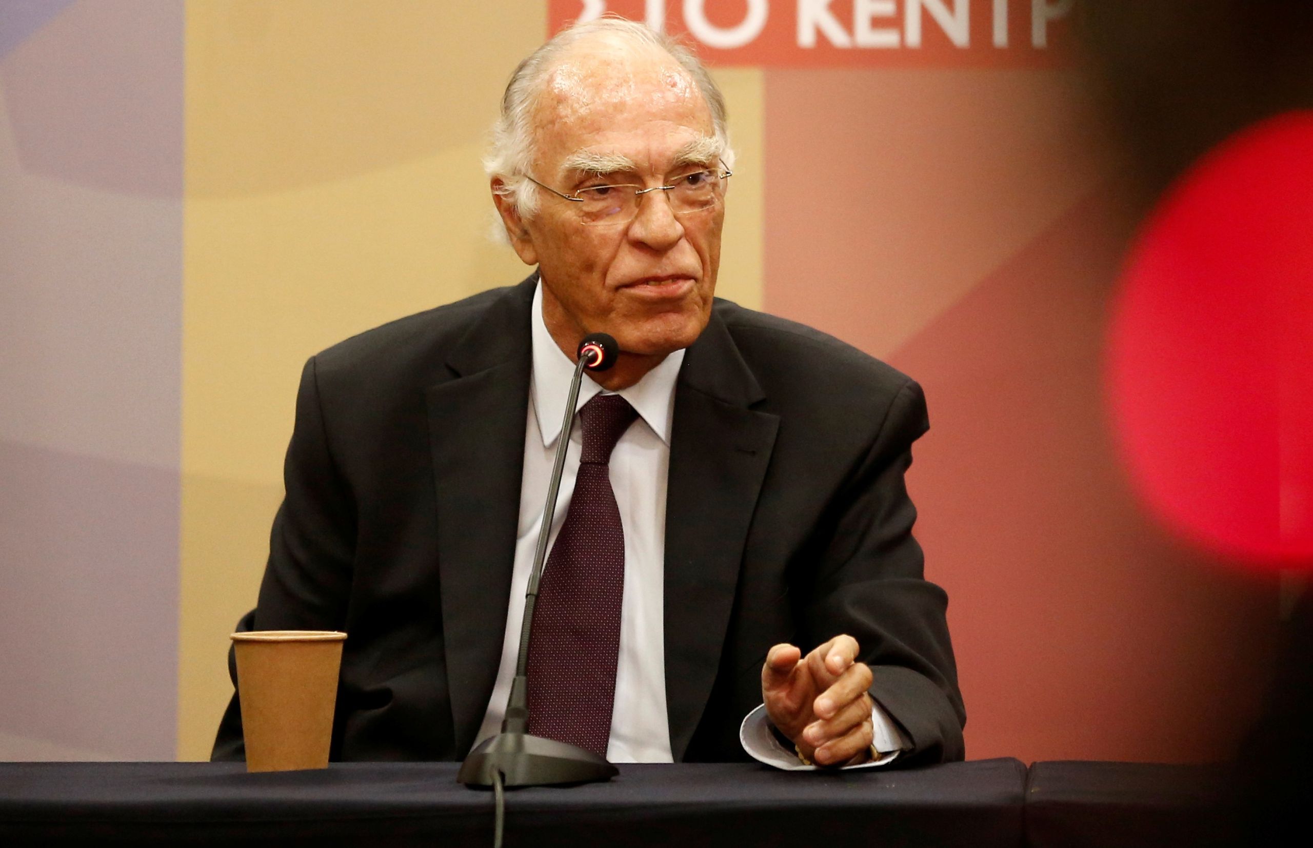 Βασίλης Λεβέντης: Πιο αδύνατος από ποτέ στην πρώτη εμφάνιση μετά την μάχη με τον κορωνοϊό