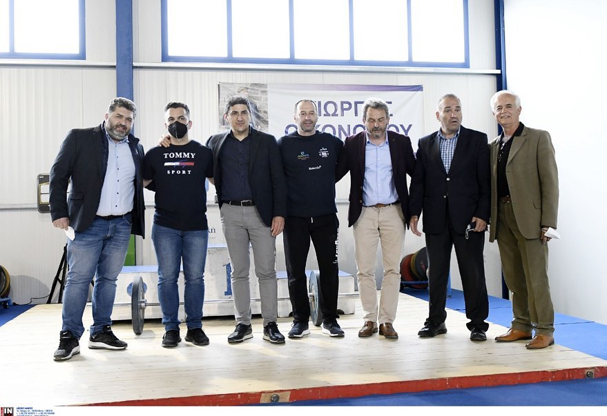 Ο Αυγενάκης επισκέφθηκε τη νέα αίθουσα Άρσης βαρών στη Λιμνοπούλα [pic]