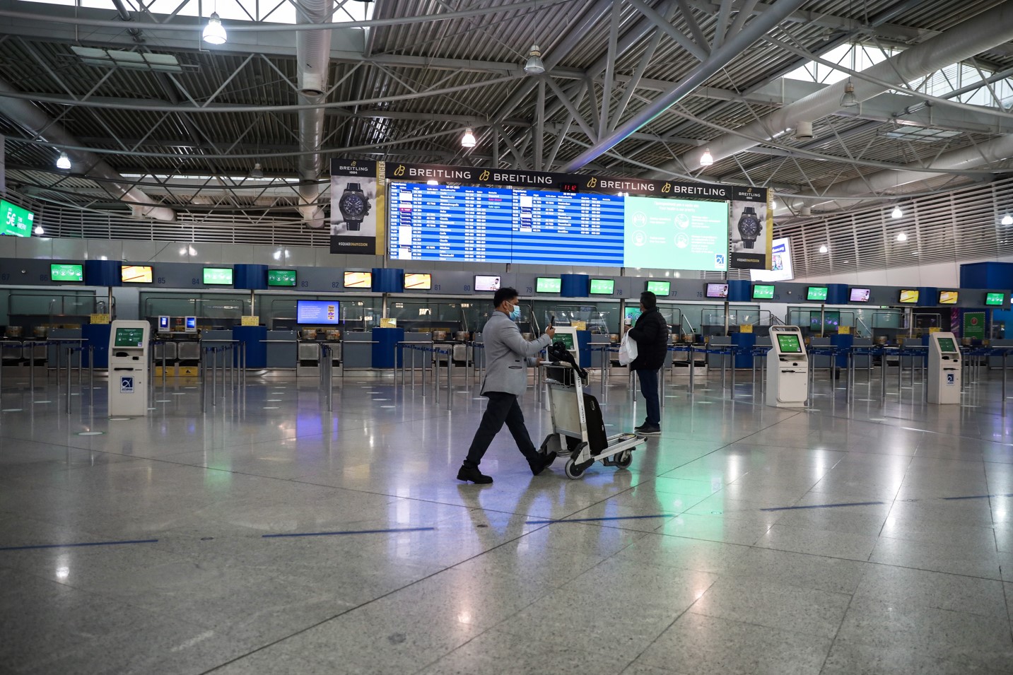 Ευρωπαϊκή Ένωση: Τέλος η υποχρεωτική χρήση μάσκας σε αεροδρόμια και αεροπλάνα