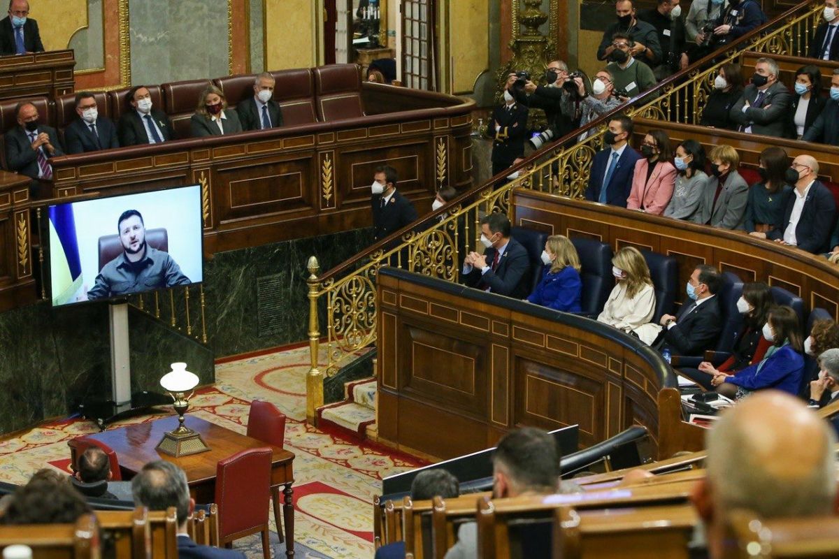 Ζελένσκι στην ισπανική Βουλή: Μαριούπολη όπως Γκουέρνικα