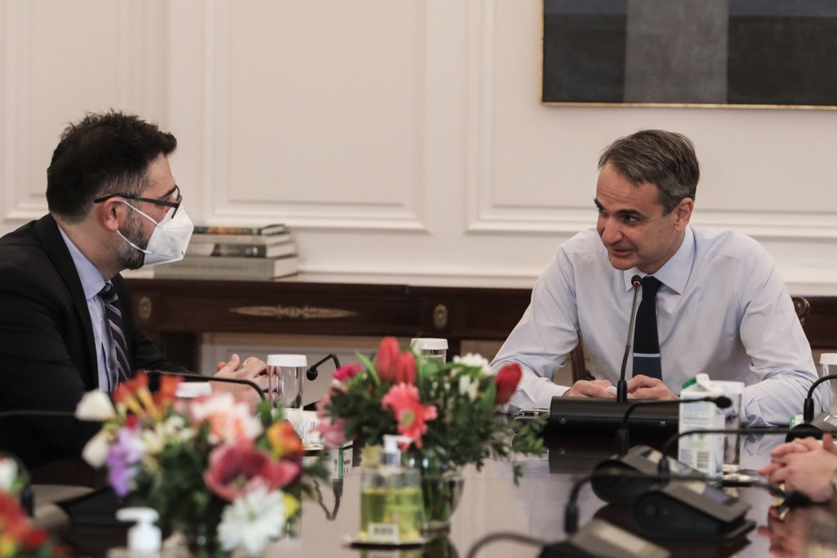 Κυριάκος Μητσοτάκης σε πρόξενο Μαριούπολης: Να δούμε πώς θα βοηθήσουμε στην ανοικοδόμηση της πόλης