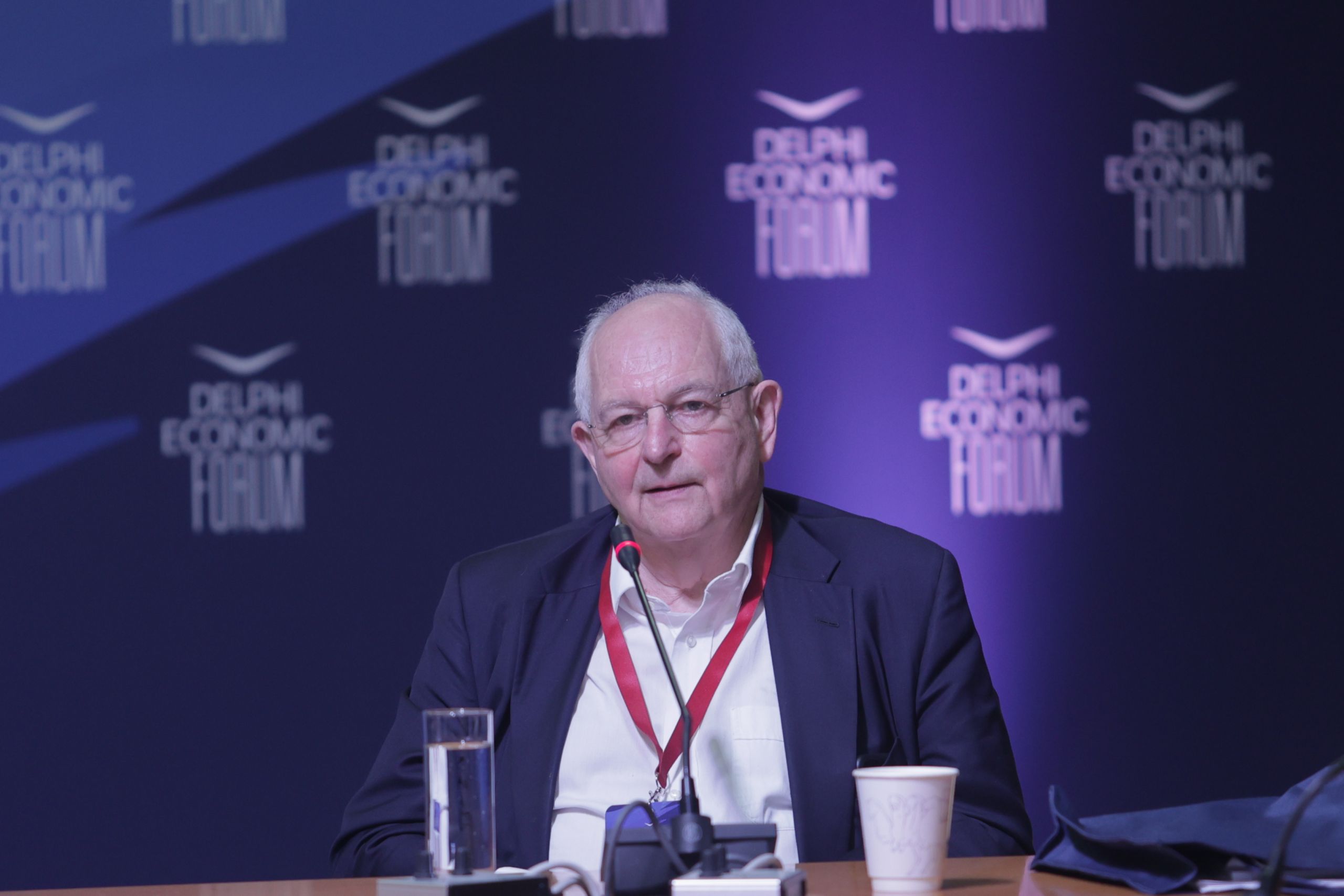 Martin Wolf: O πόλεμος θα συνεχιστεί επί μακρόν