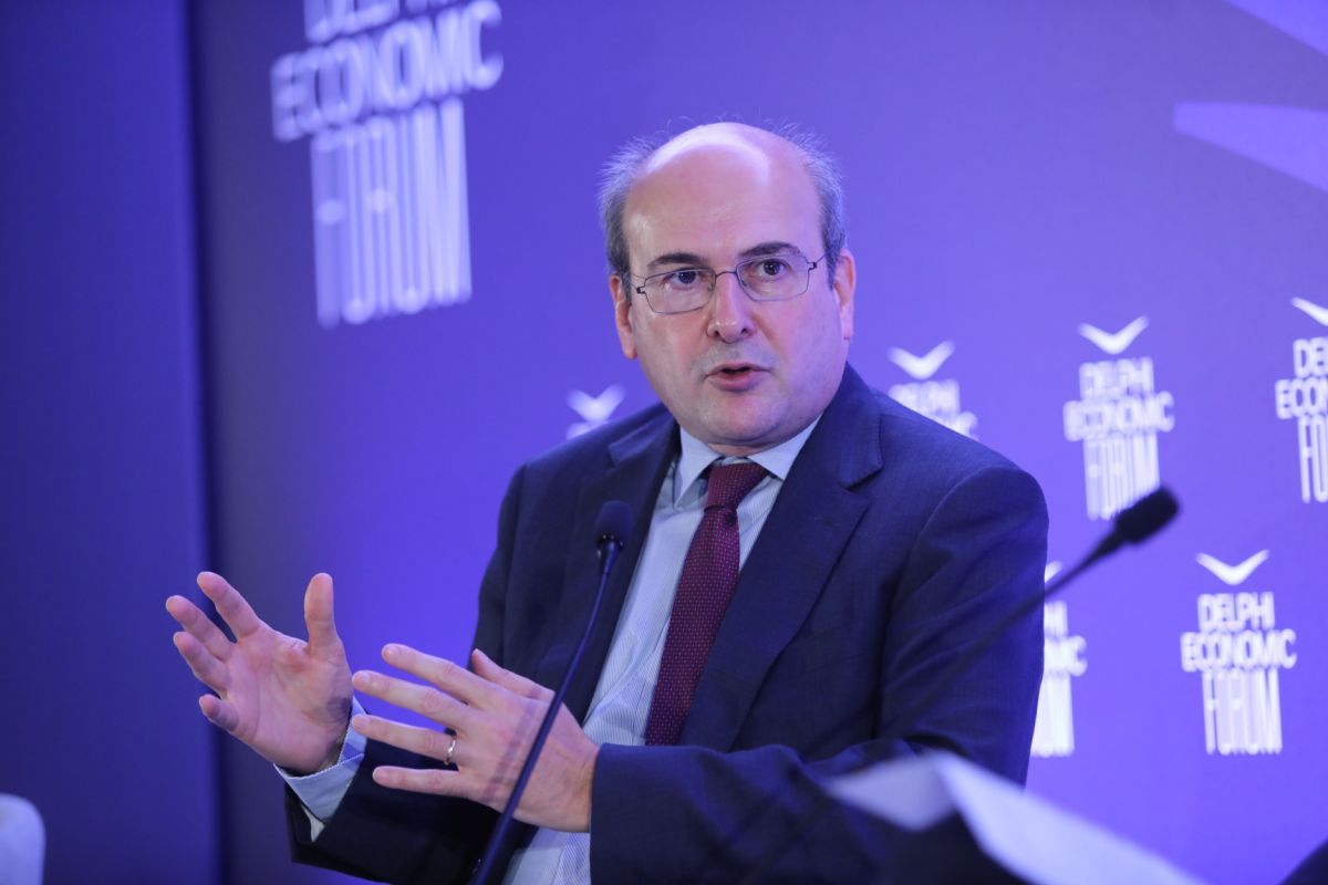 Χατζηδάκης: Πακέτο ρυθμίσεων για συντάξεις «fast track» και «σημαντική αύξηση» κατώτατου μισθού