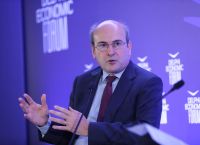 Χατζηδάκης: Πακέτο ρυθμίσεων για συντάξεις «fast track» και «σημαντική αύξηση» κατώτατου μισθού