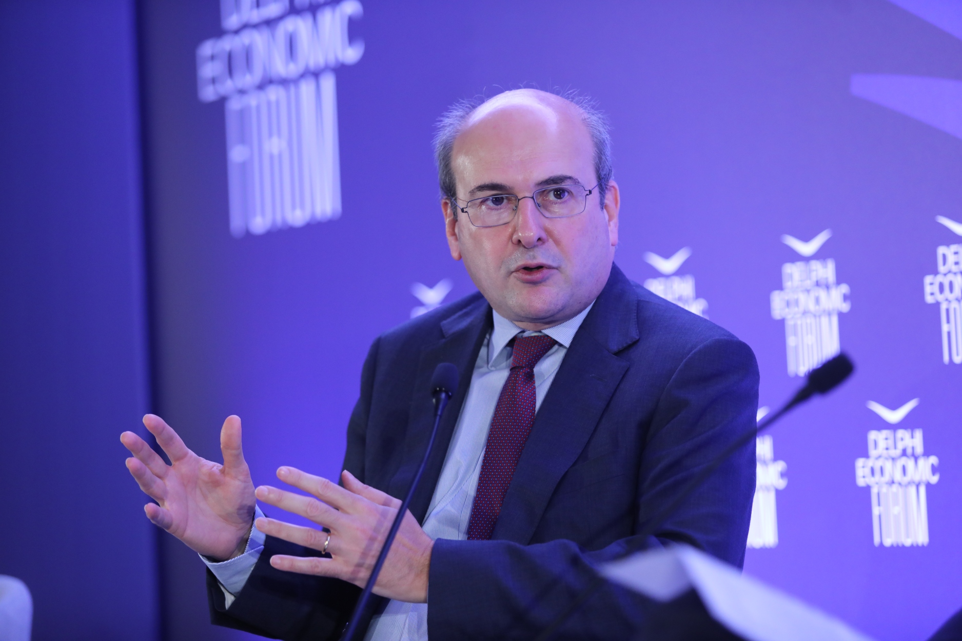 Χατζηδάκης: Πακέτο ρυθμίσεων για συντάξεις «fast track» και «σημαντική αύξηση» κατώτατου μισθού
