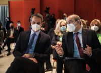 Συνάντηση Μητσοτάκη Χατζηδάκη: Θα συζητήσουν σήμερα για τον κατώτατο μισθό