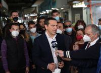 Τσίπρας για κατώτατο μισθό: Δεν φθάνει ούτε για τους λογαριασμούς του ρεύματος