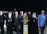 Άγιο Φως: Έφτασε στην Ελλάδα σε κλίμα κατάνυξης