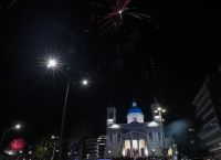 Ανάσταση Χριστού: Το «Χριστός Ανέστη» ακούστηκε σε όλη την Ελλάδα – Ανάσταση κανονικά μετά από δύο χρόνια