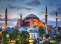 Turkey: Vandalism, garbage and dirt in Hagia Sophia