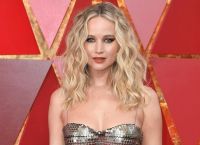 Jennifer Lawrence: Η πρώτη βόλτα με τον γιο της στο πάρκο