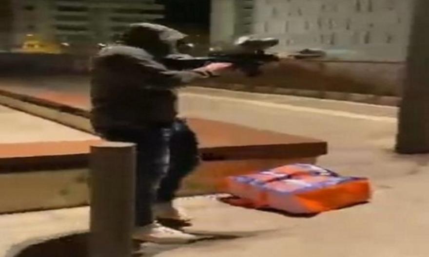 Οπαδοί της Μαρσέιγ ρίχνουν με… αεροβόλο σε οπαδούς του ΠΑΟΚ