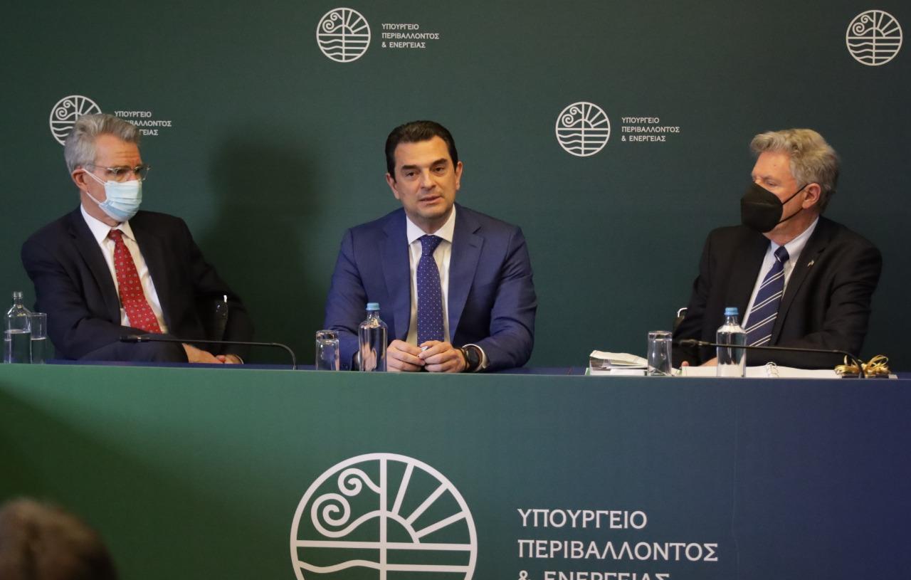 Συνάντηση Σκρέκα με τον Τζέφρι Πάιατ: Επί τάπητος η ενεργειακή επάρκεια της χώρας