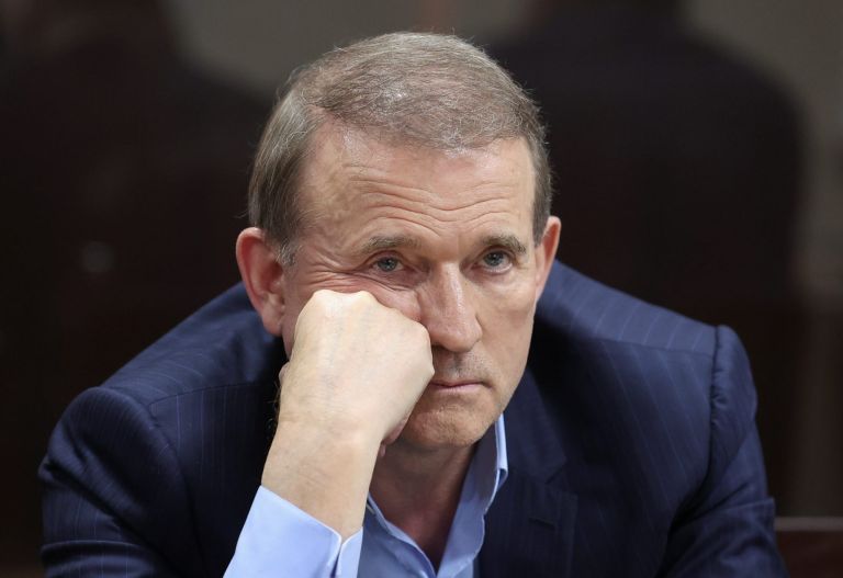 Ουκρανία: Ζητά την ανταλλαγή του ο Μεντβεντσούκ με στρατιώτες και αμάχους της Μαριούπολης [vid]