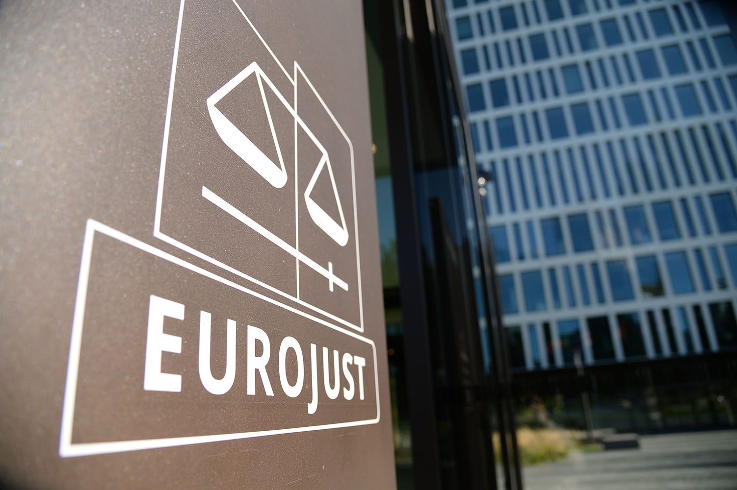 Κομισιόν: Να ενισχυθεί η εντολή της Eurojust για συλλογή αποδεικτικών στοιχείων για εγκλήματα πολέμου