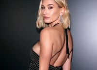 Η Hailey Bieber μιλάει για το μίνι εγκεφαλικό που πέρασε – «Ήταν η πιο τρομακτική στιγμή της ζωής μου»