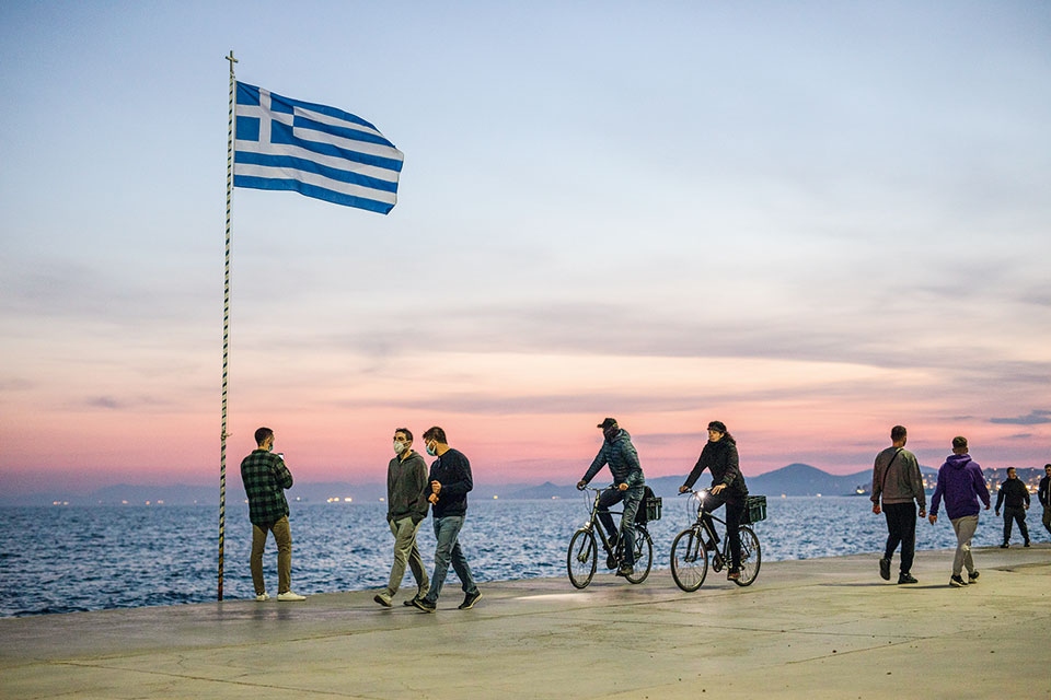 Κορωνοϊός [30/6]: Ξανά πάνω από 15.000 τα κρούσματα