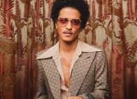 Bruno Mars: Ο απόλυτος pop καλλιτέχνης που γεμίζει τα στάδια σε κάθε του εμφάνιση
