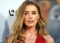Amber Heard: Απάντησε πως δεν έχει δωρίσει τα χρήματα που πήρε από τον Johnny Depp λόγω οικονομικών δυσκολιών