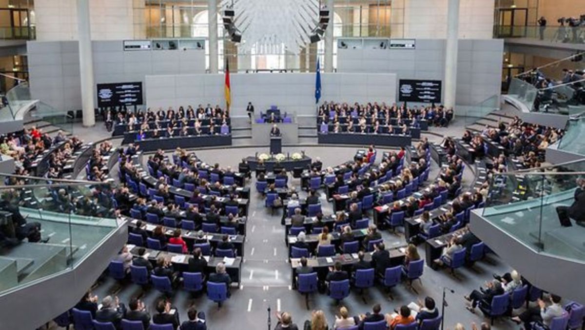 Γερμανία: Η Bundestag θα εγκρίνει πρόταση για παράδοση βαρέων όπλων στην Ουκρανία