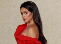 Camila Cabello: φόρεσε ρούχα Mugler και Saint Laurent για τη συναυλία της στο TikTok Camila Cabello: φόρεσε ρούχα Mugler και Saint Laurent για τη συναυλία της στο TikTok